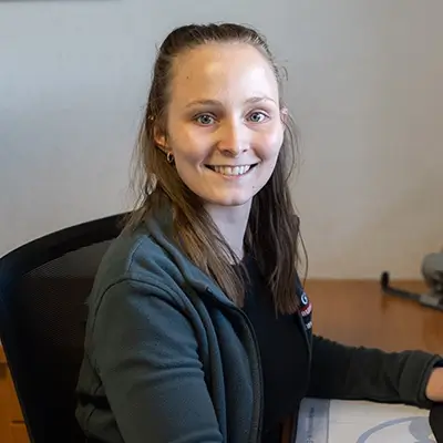 Portrait Jennifer Deimann, Verwaltung & Controlling